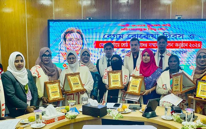 কুষ্টিয়ায় জয়িতা সম্মাননা পেলেন ৫ নারী