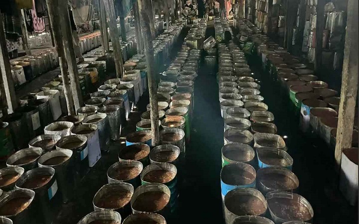 কুষ্টিয়ায় ৫৬৮ টিন ভেজাল গুড় জব্দ, লাখ টাকা জরিমানা