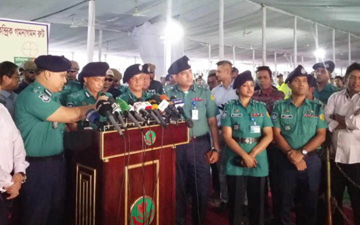 ঈদগাহে ছাতা-জায়নামাজ আনার অনুরোধ ডিএমপি কমিশনারের