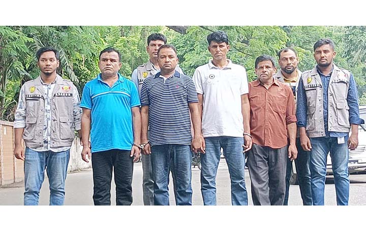 ঘুষ লেনদেনের সময় দুদক মহাপরিচালকের পিএ গ্রেফতার