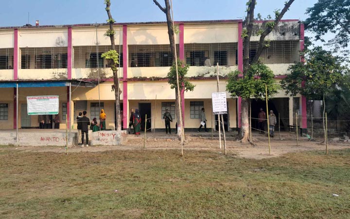 লক্ষ্মীপুরে ৪টি আসনে চলছে ভোটগ্রহণ