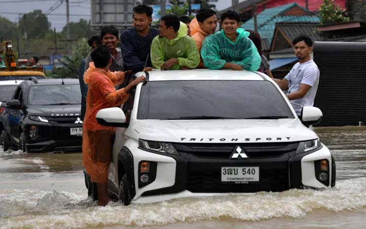 থাইল্যান্ডে বন্যায় ৬ জনের মৃত্যু