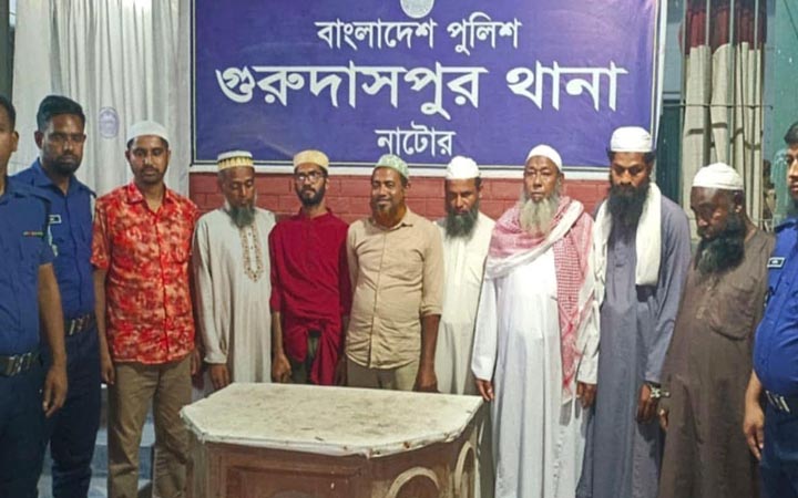 নাটোরে মাদরাসার নামে চাঁদাবাজি, গ্রেপ্তার ৮