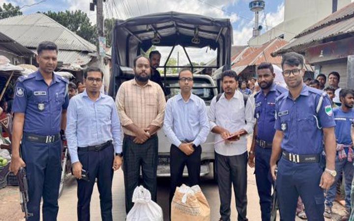 মাগুরায় ৬২ কেজি পলিথিন জব্দ, ১৩ হাজার টাকা জরিমানা