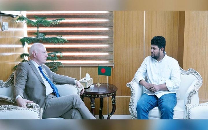 তথ্য উপদেষ্টা মাহফুজ আলমের সঙ্গে জার্মান রাষ্ট্রদূতের সাক্ষাৎ