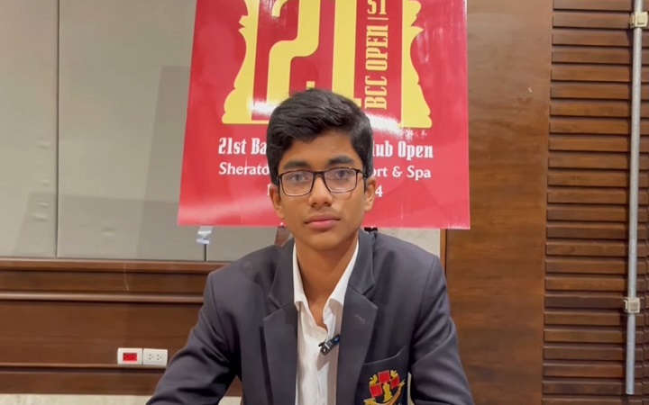 গ্র্যান্ডমাস্টারকে হারিয়ে আবারও শীর্ষে নীড়