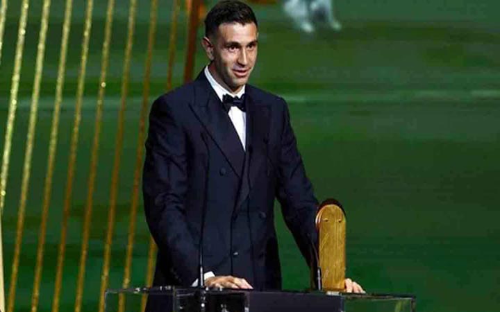 টানা দ্বিতীয়বারের মতো বর্ষসেরা গোলরক্ষক মার্টিনেজ