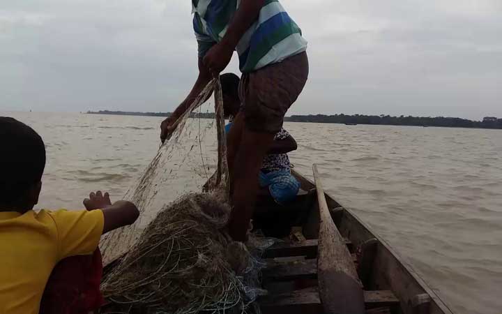 বঙ্গোপসাগরে  নিখোঁজ ২০ মাঝিমাল্লার খোঁজ মিলেছে