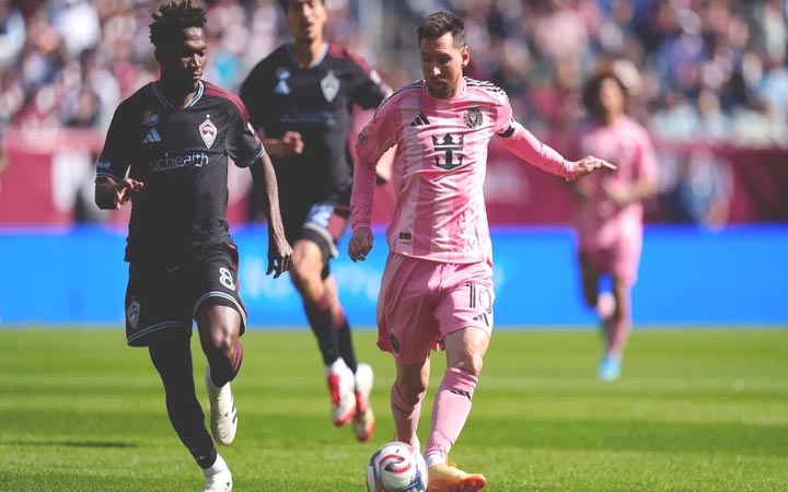 জোড়া গোলে মায়ামিকে জেতালেন মেসি