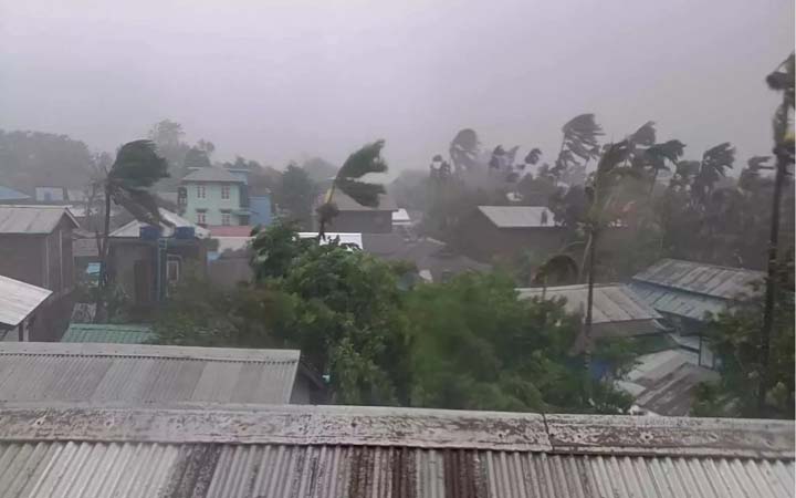 ৬০ কিমি বেগে ঝড়ের আভাস, ৩ নম্বর সতর্ক সংকেত