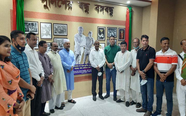 পাবনায় ‘পুলিশের বন্ধু বঙ্গবন্ধু’ নামে স্থিরচিত্রের উদ্বোধন