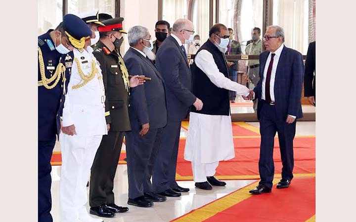 জার্মানি ও যুক্তরাজ্যে স্বাস্থ্য পরিক্ষা শেষে ঢাকায় রাষ্ট্রপতি