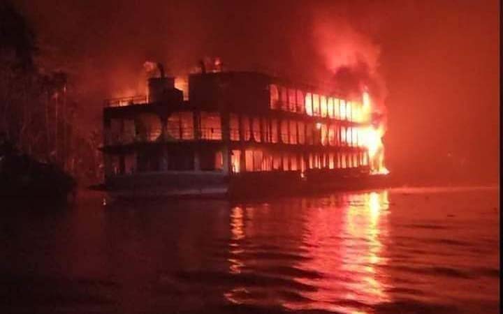 লঞ্চে আগুন : ২ চালক কারাগারে