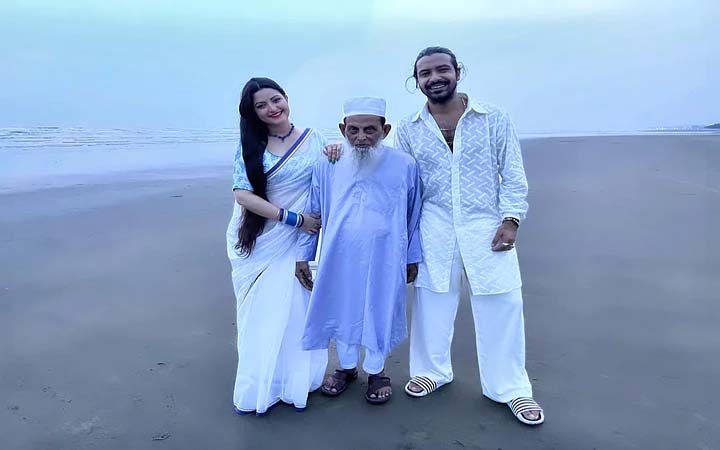 কক্সবাজারে পরীমণি-রাজের ঈদ
