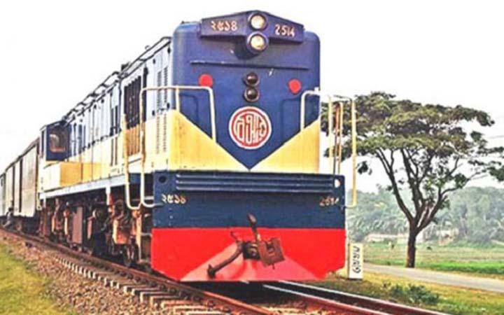 লাইনচ্যুতের ৬ ঘণ্টা পর ট্রেন চলাচল স্বাভাবিক