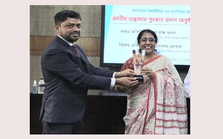 শুদ্ধাচার পুরস্কার পেলেন সাবেক সাংবাদিক আব্দুল্লাহিল ওয়ারিশ
