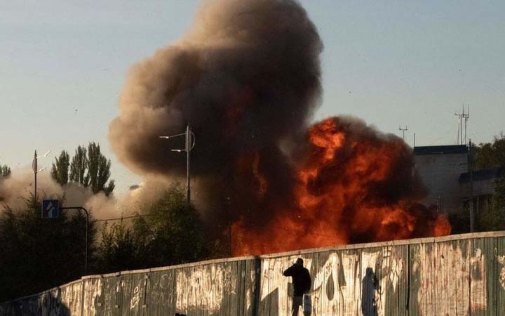 ইউক্রেনের ৩০ ভাগ বিদ্যুৎ কেন্দ্র ধ্বংস করে দিয়েছে রাশিয়া!