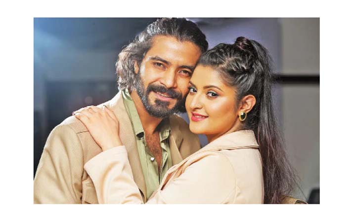 দুবাই যাচ্ছেন পরীমণি-রাজ