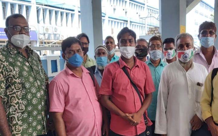 মুসলিম হওয়ায় হোটেল থেকে তাড়িয়ে দেয়া হলো শিক্ষকদের