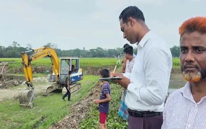 কৃষিজমির মাটি কাটার অপরাধে বেগমগঞ্জে ২ লাখ টাকা জরিমানা