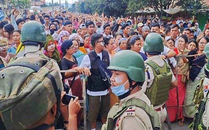 মণিপুর ফের উত্তাল, কারফিউ জারি