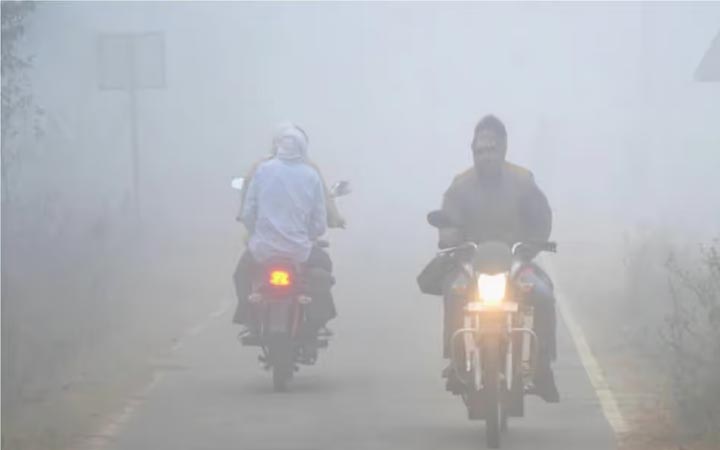 ঘন কুয়াশায় নিরাপদে মোটরসাইকেল চালানোর কৌশল