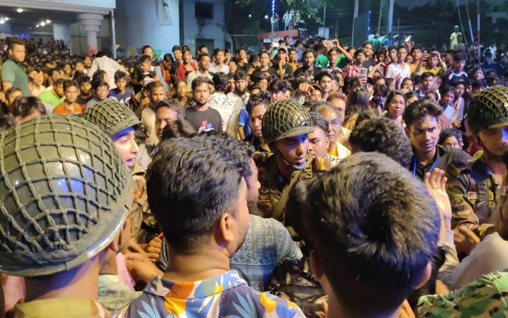 ছাত্র ইউনিয়েনের প্রতিষ্ঠাবার্ষিকীতে হট্টগোল, সামাল দিল সেনাবাহিনী