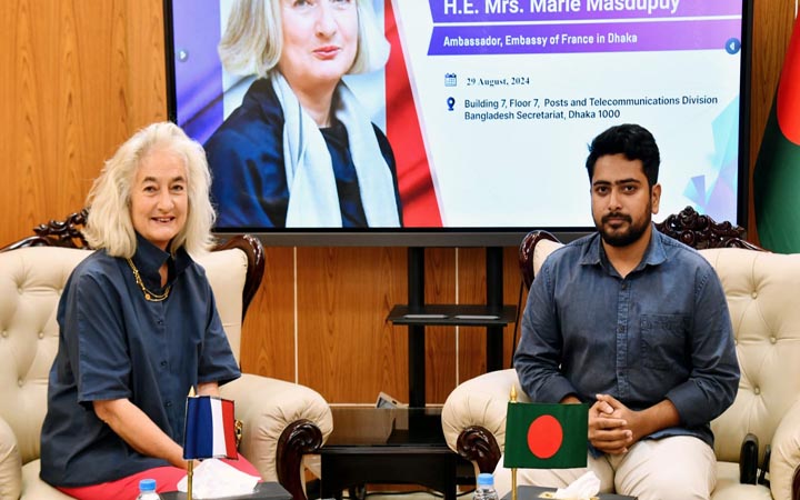 তথ্য উপদেষ্টার সঙ্গে ফ্রান্স রাষ্ট্রদূতের সৌজন্য সাক্ষাৎ