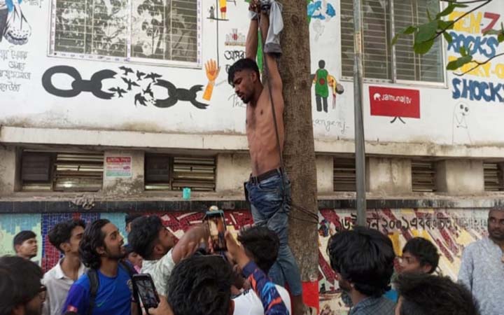 ছিনতাইকারী সন্দেহে যুবককে গাছে ঝুলিয়ে নির্যাতন