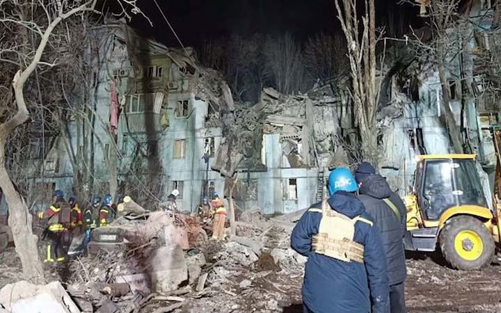 জাপোরিঝজিয়ায় রুশ হামলায় ২ জন নিহত : ইউক্রেন