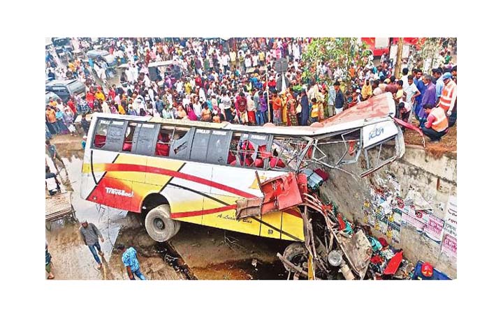 যে ৩ কারণে এক্সপ্রেসওয়েতে দুর্ঘটনা