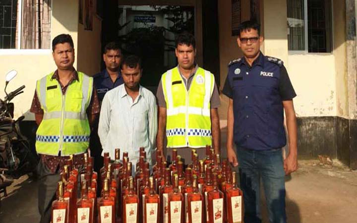 কলমাকান্দায় ৪৭ বোতল মদসহ যুবক গ্রেফতার