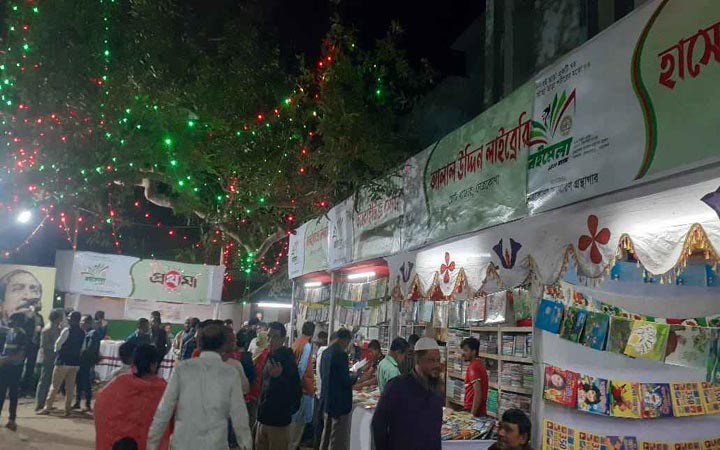 নেত্রকোনায় সপ্তাহব্যাপী জমজমাট বইমেলা