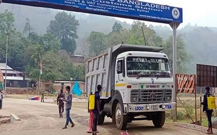 তামাবিল স্থলবন্দর দিয়ে পাথর আমদানী বন্ধ