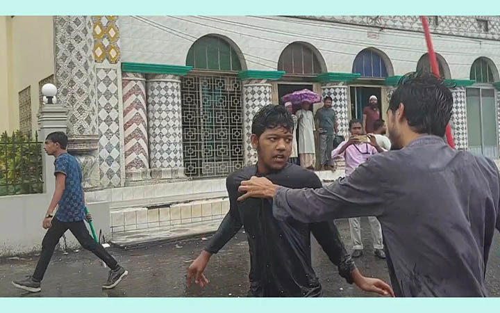 লক্ষ্মীপুরে আন্দোলনকারীদের সঙ্গে যুবলীগ-ছাত্রলীগের সংঘর্ষ, আহত ১০