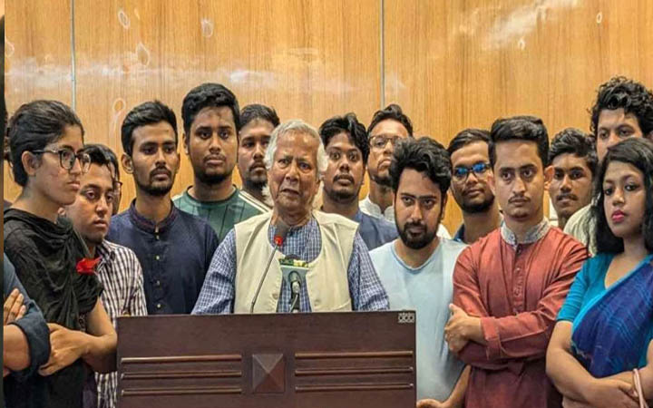 কান্না বিজড়িত কণ্ঠে আবু সাঈদকে স্মরণ করলেন ড. ইউনূস, তরুণদের জানালেন কৃতজ্ঞতা