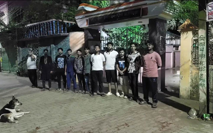 ময়মনসিংহে সংখ্যালঘুদের নিরাপত্তায় ছাত্র-জনতা