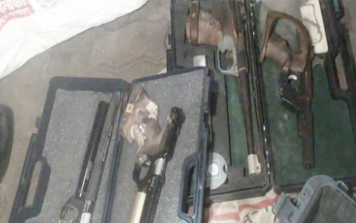 নারায়ণগঞ্জ রাইফেল ক্লাবের লুট হওয়া অস্ত্র খেয়াঘাটে উদ্ধার