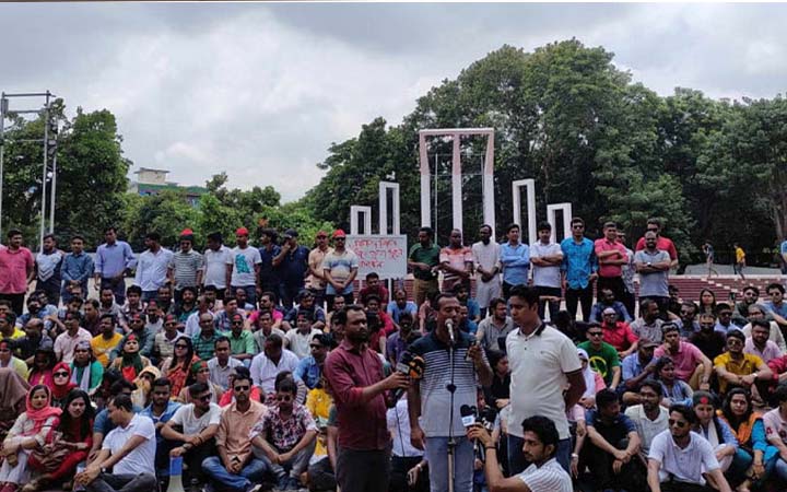 শেখ হাসিনাকে ফিরিয়ে এনে সর্বোচ্চ শাস্তির দাবিতে শহীদ মিনারে ছাত্রদল