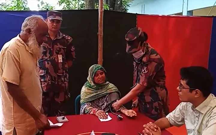 সীমান্ত এলাকায় স্বাস্থ্যসেবা দিতে বিজিবির মেডিকেল ক্যাম্প