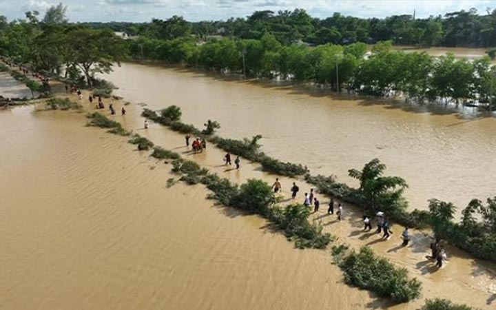 কুমিল্লায় বন্যা পরিস্থিতির উন্নতি, দৃশ্যমান হচ্ছে ক্ষতচিহ্ন