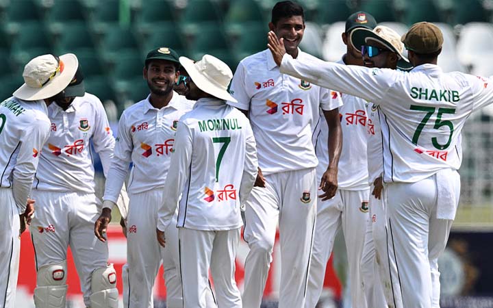 নাহিদের তৃতীয় শিকার শাকিল, ব্যাটিং বিপর্যয়ে পাকিস্তান