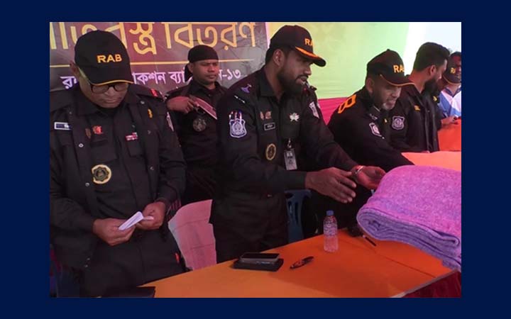 গাইবান্ধায় চরাঞ্চলে শীতবস্ত্র বিতরণ