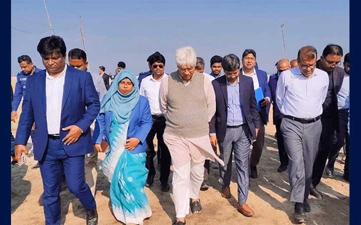 উখিয়ায় রেইন ওয়াটার রিজার্ভার পরিদর্শনে উপদেষ্টা আদিলুর রহমান