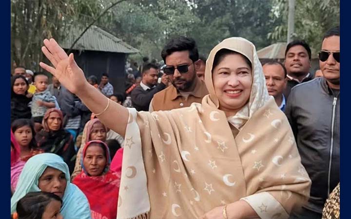 লালমনিরহাটে নির্বাচনী প্রচারণায় ব্যস্ত দুলুর স্ত্রী ও সন্তানরা