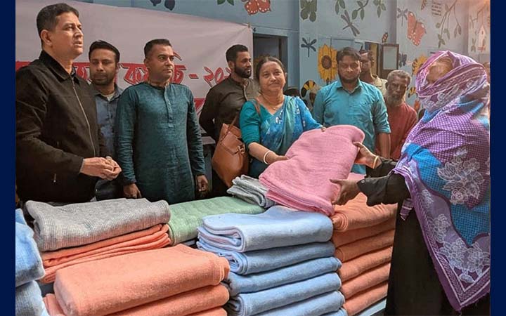 ব্রাহ্মণবাড়িয়ায় অসহায়দের মাঝে শীতবস্ত্র বিতরণ