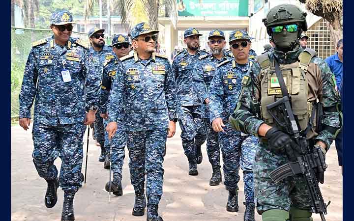 অবাধ ও সুষ্ঠু নির্বাচন নিশ্চিতে মাঠ পর্যায় পরিদর্শনে নৌবাহিনী প্রধান