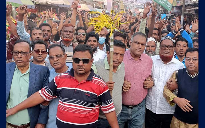 কুমিল্লা-৭ আসনে বিএনপি ও স্বতন্ত্র প্রার্থীর পৃথক গণমিছিল