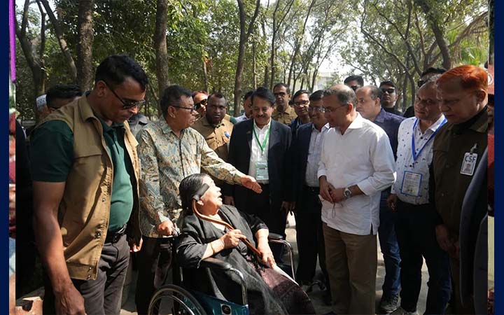 রাজধানীর বিভিন্ন কেন্দ্র পরিদর্শন করেছেন তারেক রহমান