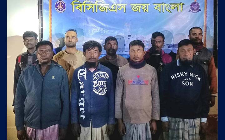 সাগরে ভাসমান ৯ জেলে উদ্ধার